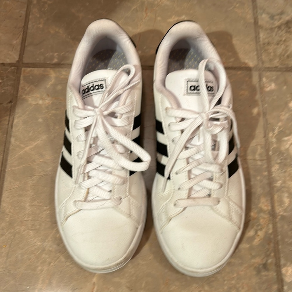 Adidas Grand Court Sneakers (like new)